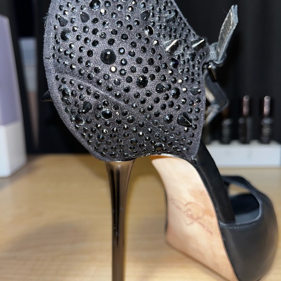 Brand new w/o box size 8.5 Sam Edelman crystal black spike heels - Picture 3 of 3